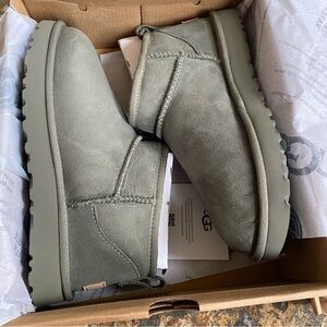 UGG Classic Ultra Mini Boots Women’s Size 7 Light Green NIB